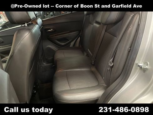 Used 2018 Chevrolet Trax LT w/ LT Convenience Package AWD/4WD image 27