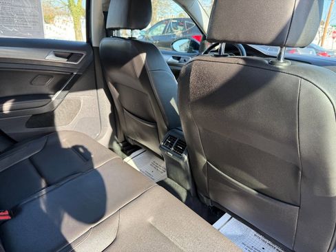 Used 2015 Volkswagen Golf TDI S image 17