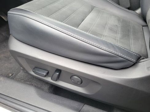 Used 2024 Mitsubishi Outlander SE image 9