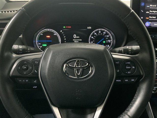 Used 2024 Toyota Venza XLE AWD/4WD image 25