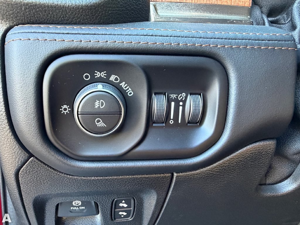 Used 2022 RAM 1500 Limited w/ Body Color Bumper Group AWD/4WD image 8