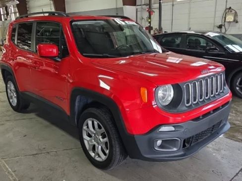 Used 2018 Jeep Renegade Latitude w/ Cold Weather Group AWD/4WD image 4