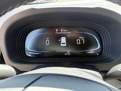 Used 2025 Hyundai Venue SEL FWD image 25