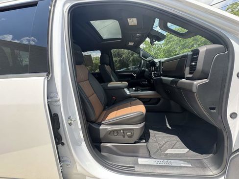 Used 2025 Chevrolet Silverado 2500 High Country w/ Technology Package AWD/4WD image 9