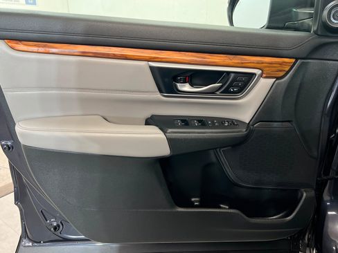 Used 2017 Honda CR-V Touring image 14