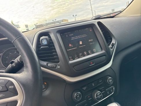 Used 2015 Jeep Cherokee Limited w/ Luxury Group image 34