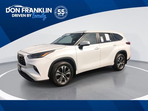 Used 2023 Toyota Highlander XLE AWD/4WD image 1