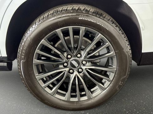 Used 2026 Cadillac Escalade Platinum Sport w/ LPO, Floor Liner Package AWD/4WD image 16