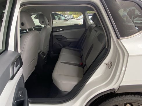 Used 2023 Volkswagen Taos SE w/ Black Wheel Package image 30