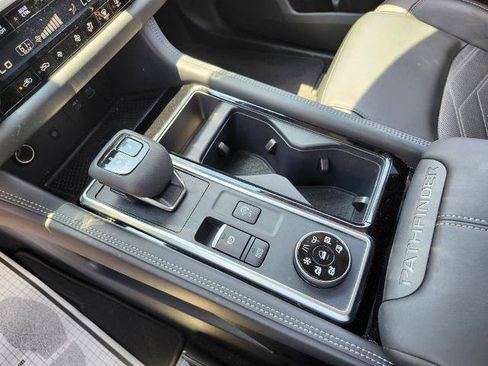 Certified 2025 Nissan Pathfinder Platinum AWD/4WD image 29