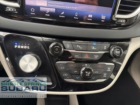 Used 2024 Chrysler Pacifica Touring-L image 34