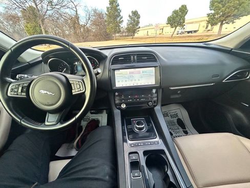 Used 2020 Jaguar F-PACE Premium image 16