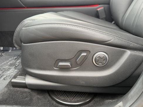 Used 2025 Genesis GV80 2.5T Standard image 17