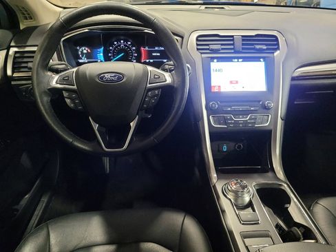 Used 2018 Ford Fusion SE w/ Fusion SE Technology Package FWD image 22