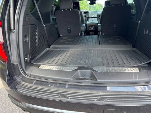 Used 2025 GMC Yukon AT4 w/ AT4 Premium Plus Package AWD/4WD image 12