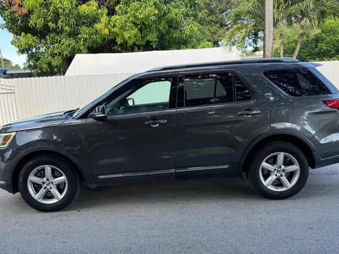 Used 2018 Ford Explorer XLT w/ Equipment Group 201A FWD image 3