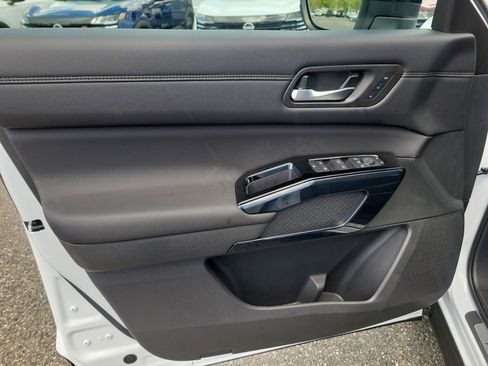 New 2026 Nissan Pathfinder Platinum FWD image 21