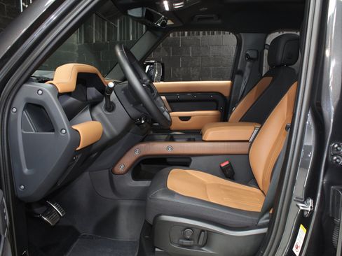 Used 2023 Land Rover Defender 110 X AWD/4WD image 36
