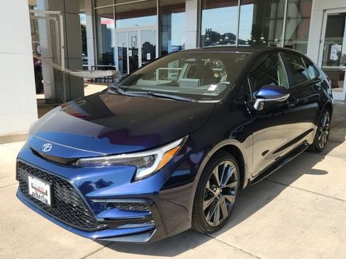 Certified 2026 Toyota Corolla SE w/ SE Premium Package FWD image 3