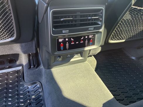 Used 2023 Audi Q8 Premium Plus w/ Premium Plus Package AWD/4WD image 9