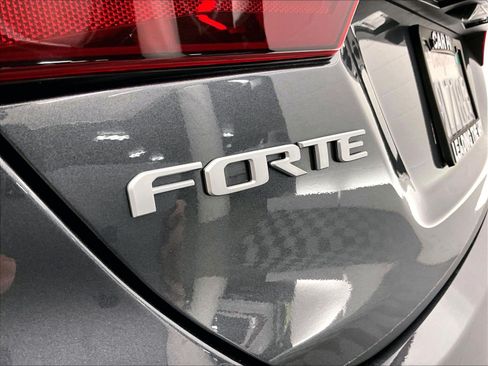 Used 2024 Kia Forte LXS w/ LXS Technology Package FWD image 7