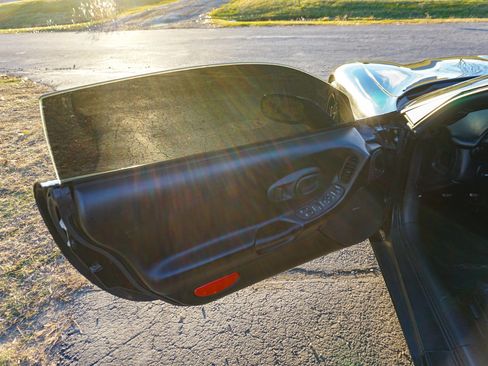 Used 2001 Chevrolet Corvette Z06 w/ Memory Pkg image 19
