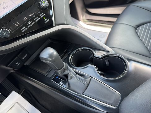 Used 2018 Toyota Camry SE image 11