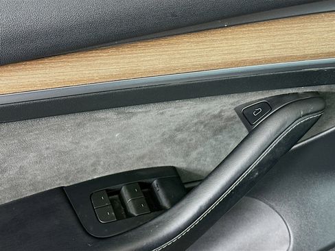 Used 2023 Tesla Model 3 Standard Range image 15