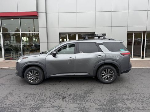 Used 2022 Nissan Pathfinder SV AWD/4WD image 2