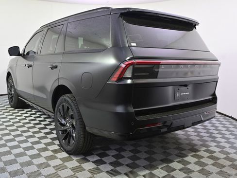 New 2026 Lincoln Navigator Reserve AWD/4WD image 4