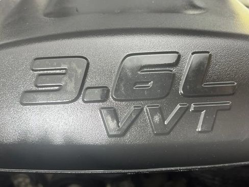 Used 2017 RAM 1500 Express AWD/4WD image 9