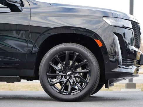 Used 2024 Cadillac Escalade ESV Sport Platinum w/ LPO, ONYX Package image 11