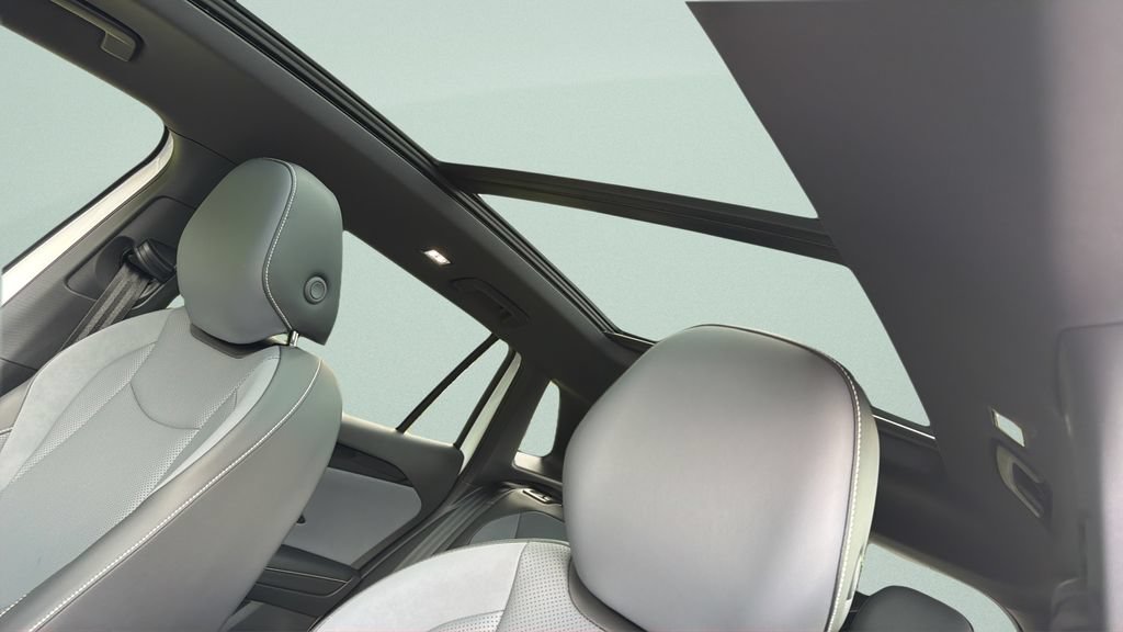 New 2026 Volkswagen Tiguan SE R-Line FWD image 17