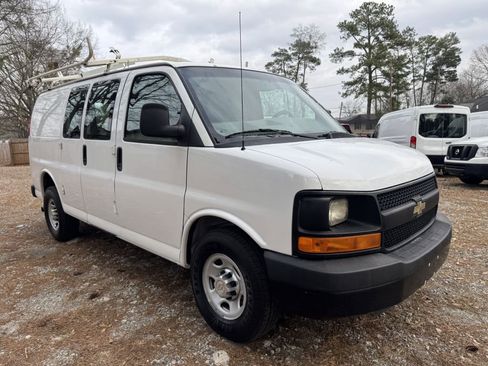 Used 2011 Chevrolet Express 2500 image 2