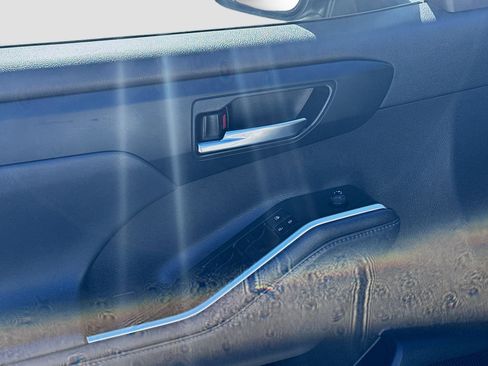 Used 2022 Toyota Highlander XLE image 16