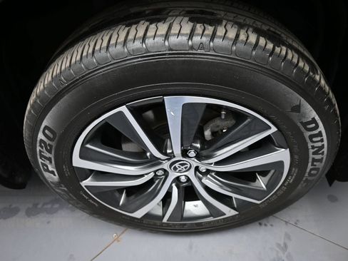 Used 2024 Toyota Venza LE AWD/4WD image 13