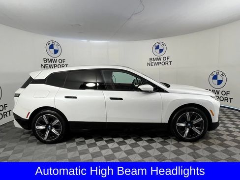 Used 2023 BMW iX xDrive50 w/ Sport Package AWD/4WD image 10
