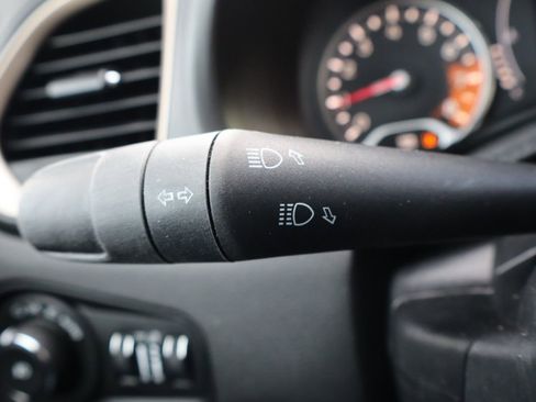 Used 2016 Jeep Renegade Latitude w/ Cold Weather Group image 31