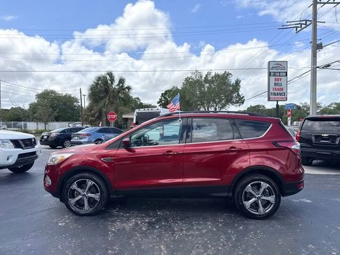 Used 2017 Ford Escape SE w/ SE Leather Comfort Package AWD/4WD image 4