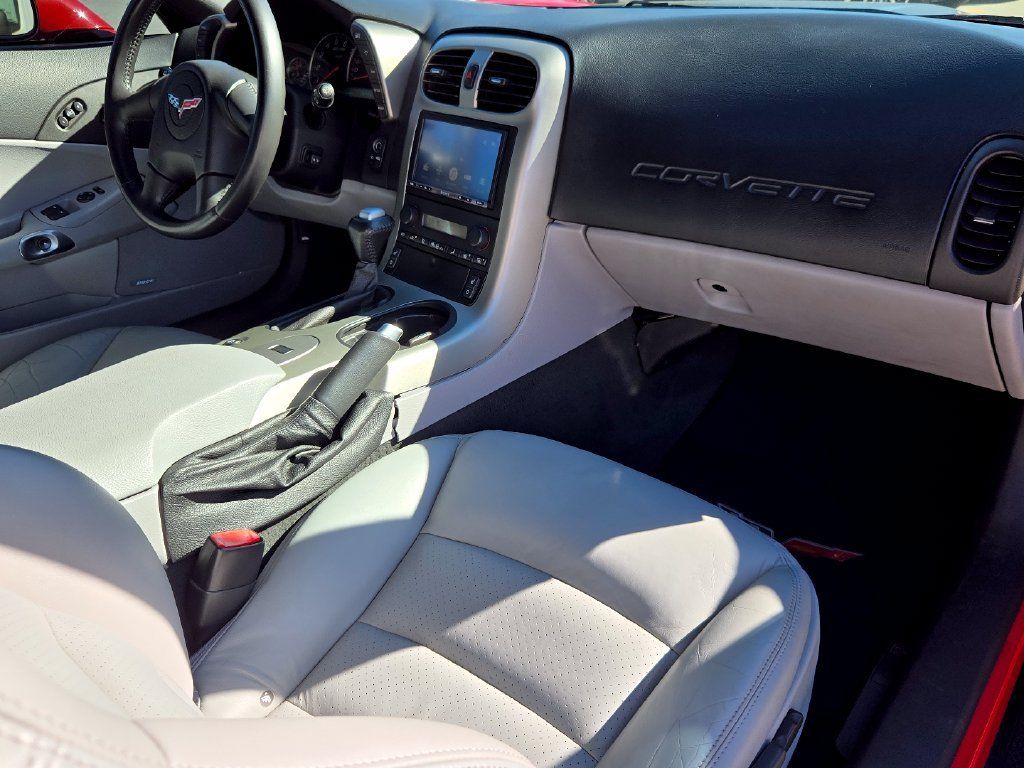 Used 2005 Chevrolet Corvette Coupe w/ Preferred Equipment Group RWD image 32