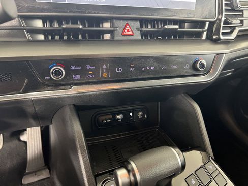 Used 2023 Kia Sportage EX FWD image 6