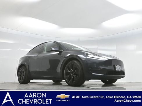 Used 2025 Tesla Model Y Long Range image 2