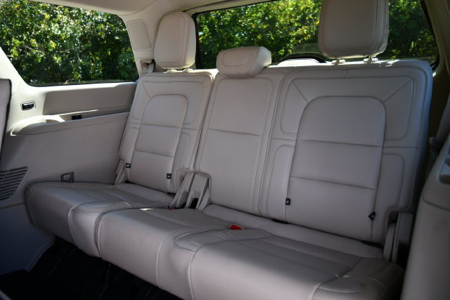 Used 2019 Lincoln Navigator Reserve AWD/4WD image 23