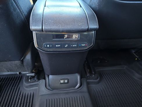 Used 2020 Toyota Highlander XLE image 21