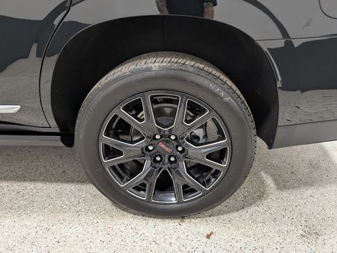Used 2026 GMC Yukon Denali w/ Sun & Power Step Package AWD/4WD image 10