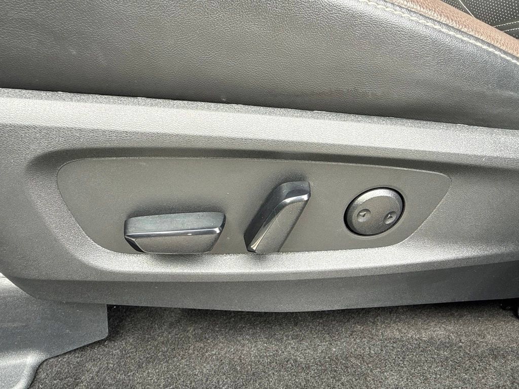 Used 2024 Nissan Pathfinder Platinum w/ Cargo Package AWD/4WD image 28