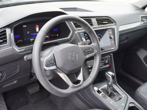 Used 2023 Volkswagen Tiguan SE image 7