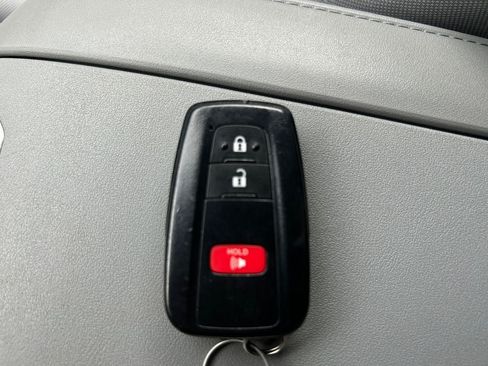 Used 2023 Toyota Highlander L FWD image 31