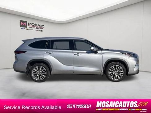 Used 2024 Toyota Highlander Platinum AWD/4WD image 8