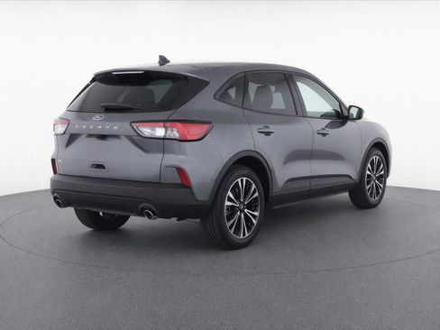 Used 2022 Ford Escape SE w/ SE Sport Appearance Package FWD image 3